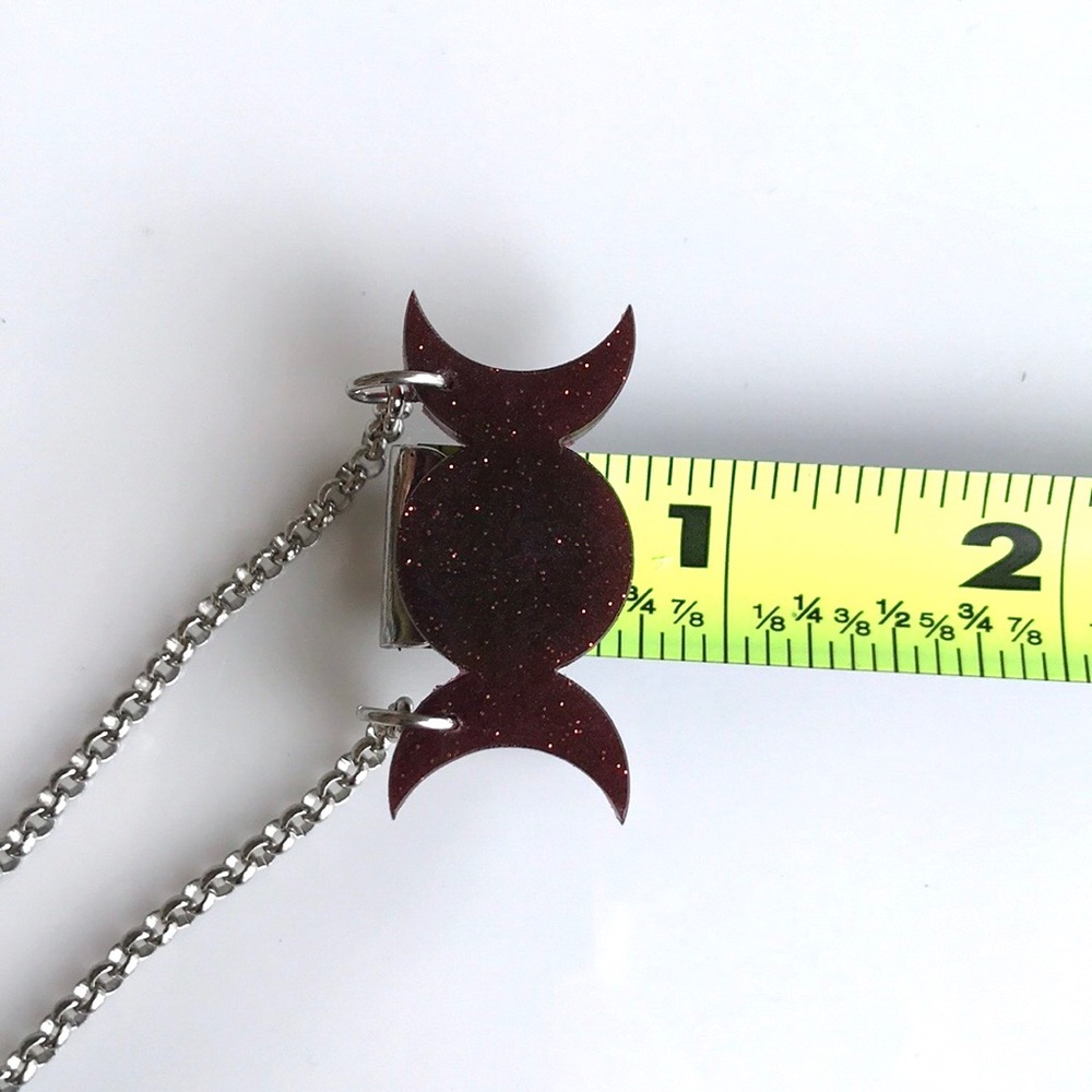 Dark red & glitter resin moon phase necklace - Picture 11 of 11